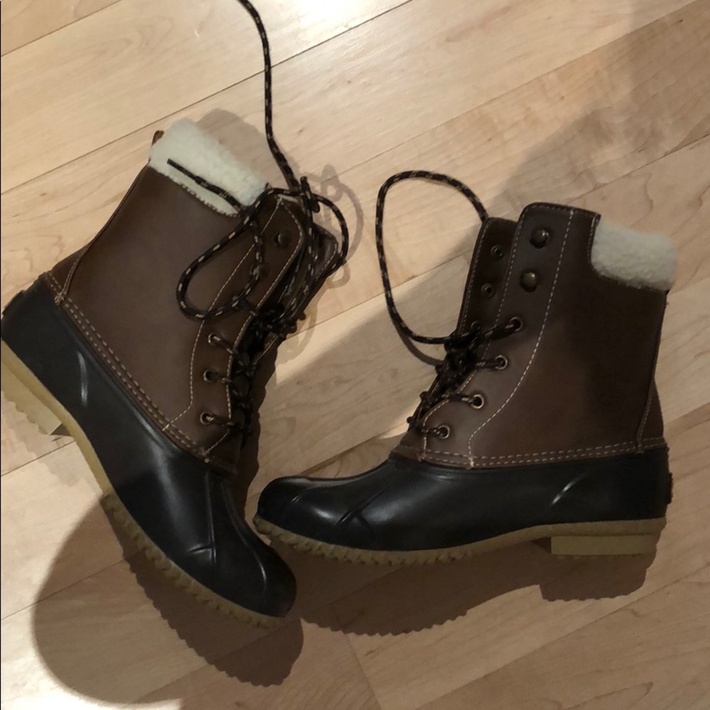 London Fog women duck boots brand new!